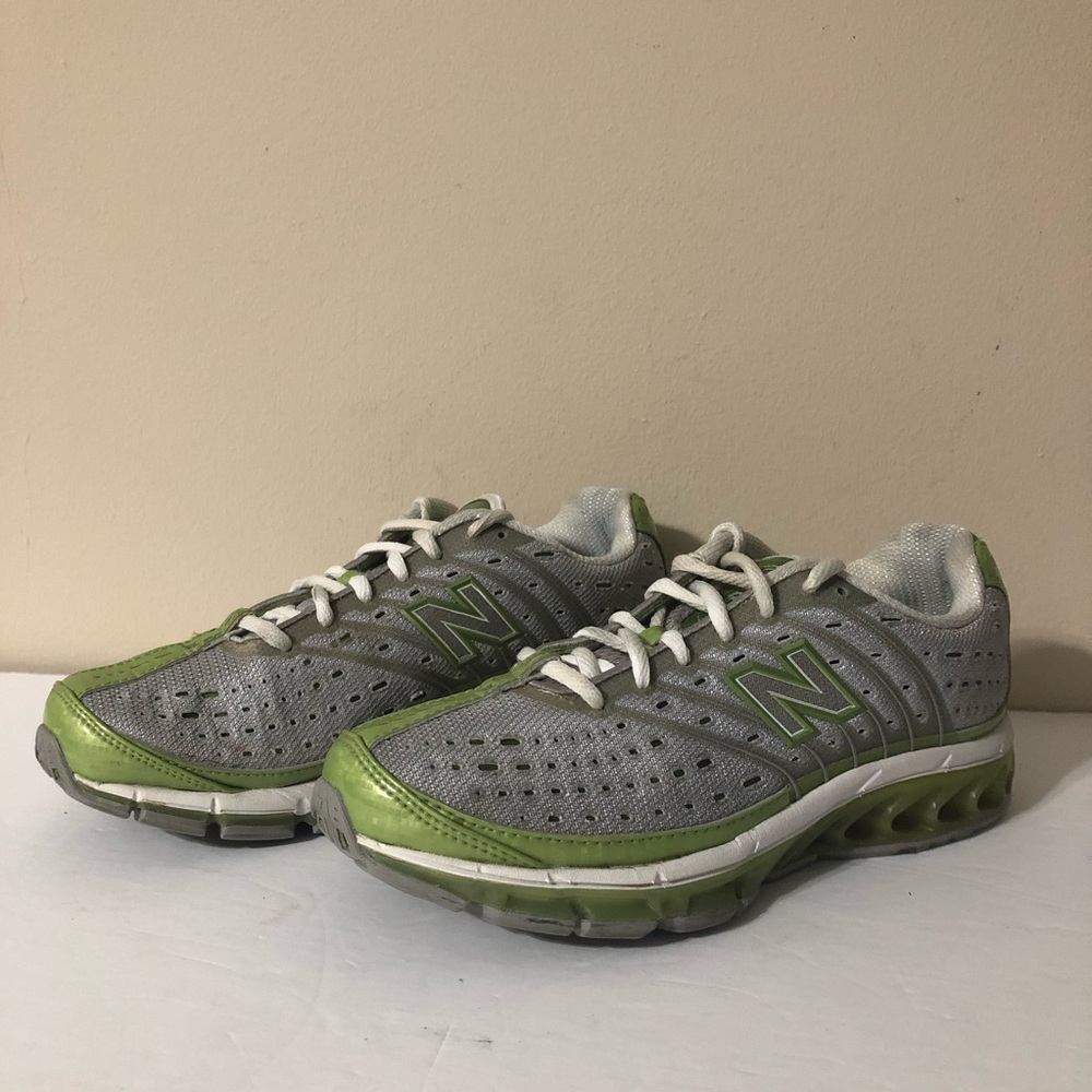 New Balance Women’s Bzip Running Shoes SZ 7 Green